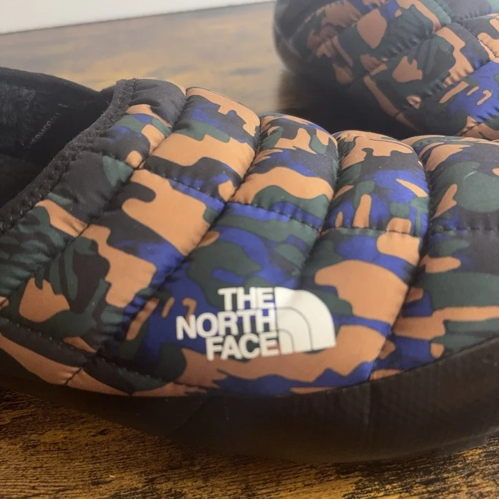 The North Face Thermoball Traction Mule Slipper Mens 9 Camo Grip Sole